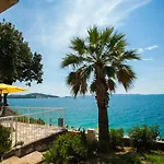 Villa Amarela *