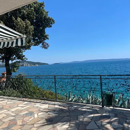 Villa Amarela