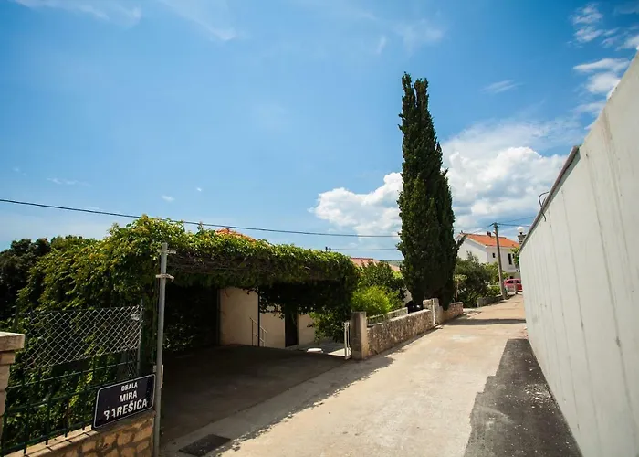 Amarela Vila Seget Vranjica